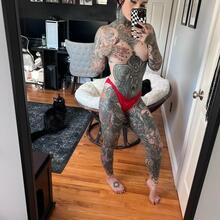  Nude