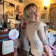  Nude
