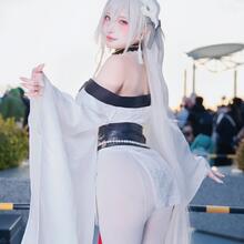  Nude