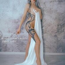  Nude