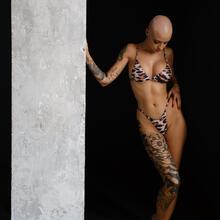 Nude