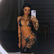  Nude