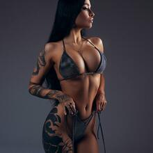  Nude