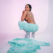  Nude