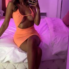  Nude