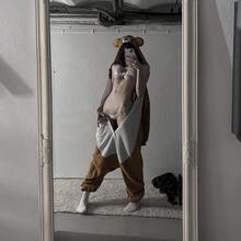  Nude