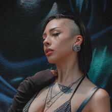  Nude
