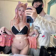  Nude