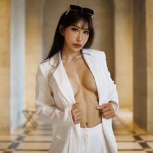  Nude