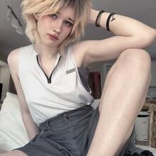  Nude