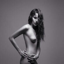  Nude
