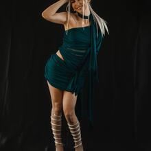  Nude