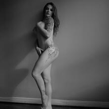  Nude