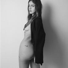  Nude