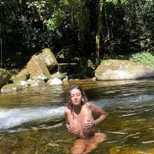  Nude