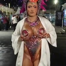  Nude