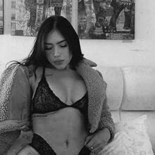  Nude