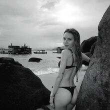  Nude