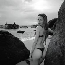  Nude
