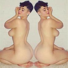  Nude
