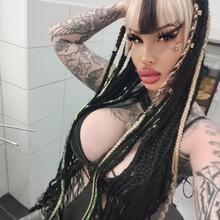  Nude