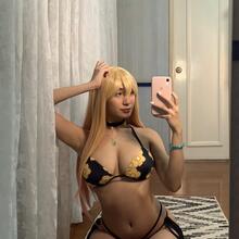  Nude