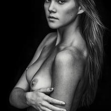  Nude