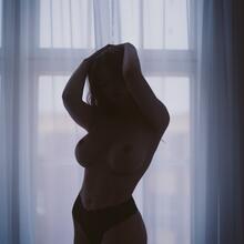  Nude
