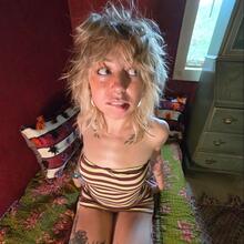  Nude