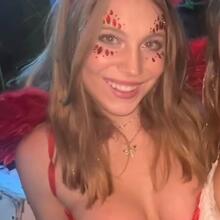  Nude