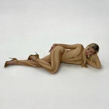  Nude