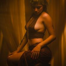  Nude