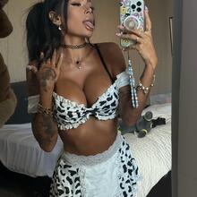  Nude