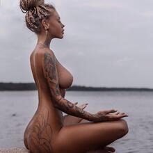  Nude