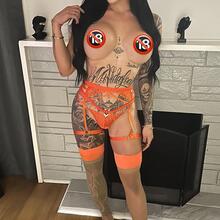  Nude