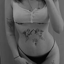  Nude