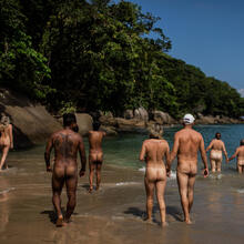  Nude