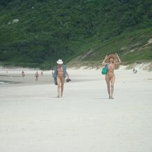  Nude
