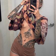  Nude