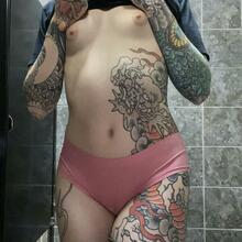  Nude