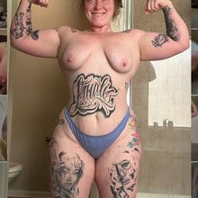  Nude