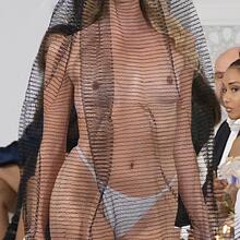  Nude