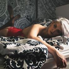  Nude