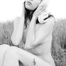  Nude