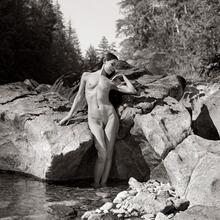  Nude
