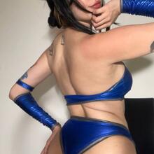  Nude