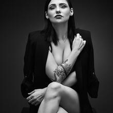  Nude