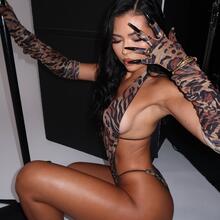  Nude