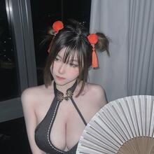  Nude