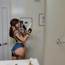  Nude